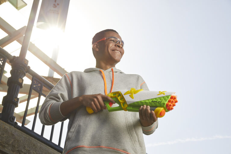 Nerf Roblox Arsenal: Pulse Laser Motorized Dart Blaster, 10 Elite Darts, 10-Dart Clip, Code to Unlock in-Game Virtual Item